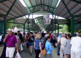 フリーマーケット(毎週土曜日)