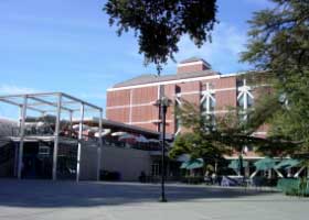 メモリアルユニオン（UCD）